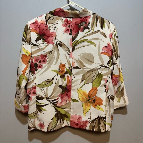 Alfred Dunner Floral Women's Jacket with 3/4 sleeves. Size 18P - Picture 4 of 7